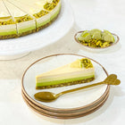 Tort cu fistic, lime și cremă de vanilie