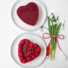 Tort mărțișor cu ciocolată, zmeură și căpșune