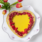 Tort inimă cu fructe de pădure și cremă de vanilie