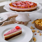 tort-raw-vegan-trio-mousse-ciocolata-vanilie-capsune