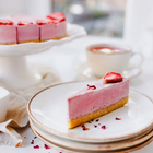 Tort cu capsune si apa de trandafiri