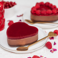 Tort inimă ciocolată și căpșune - Love Collection