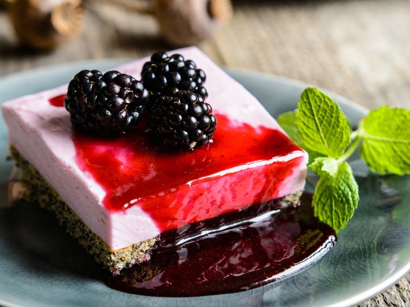 Tort Blackberry Delight – ciocolata alba belgiana si mure